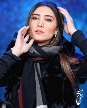 Niki Mozaffari Instagram - ‎در آخرین روزهای پاییز امسال 
‎یه برف درست حسابی دیدیم ❄️🌬️✌🏼😉😍
‎« پی نوشت : اکران خصوصی فیلم سینمایی « برف آخر