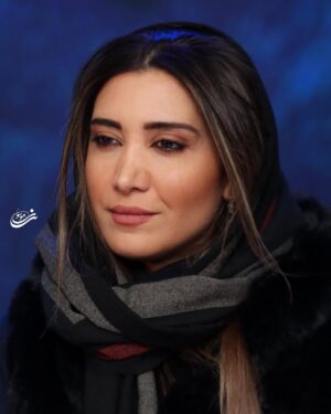 Niki Mozaffari Instagram - ‎در آخرین روزهای پاییز امسال 
‎یه برف درست حسابی دیدیم ❄️🌬️✌🏼😉😍
‎« پی نوشت : اکران خصوصی فیلم سینمایی « برف آخر