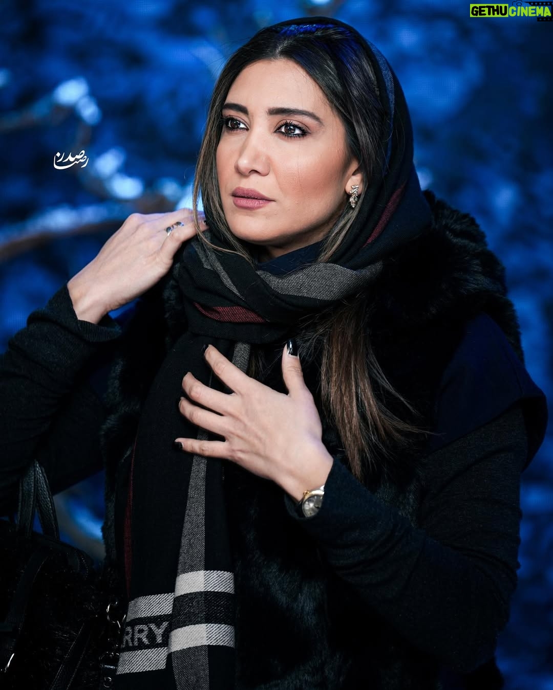 Niki Mozaffari - 29.6K Likes - در آخرین روزهای پاییز امسال
یه برف درست حسابی دیدیم ❄️🌬️✌🏼😉😍
« پی نوشت : اکران خصوصی فیلم سینمایی « برف آخر