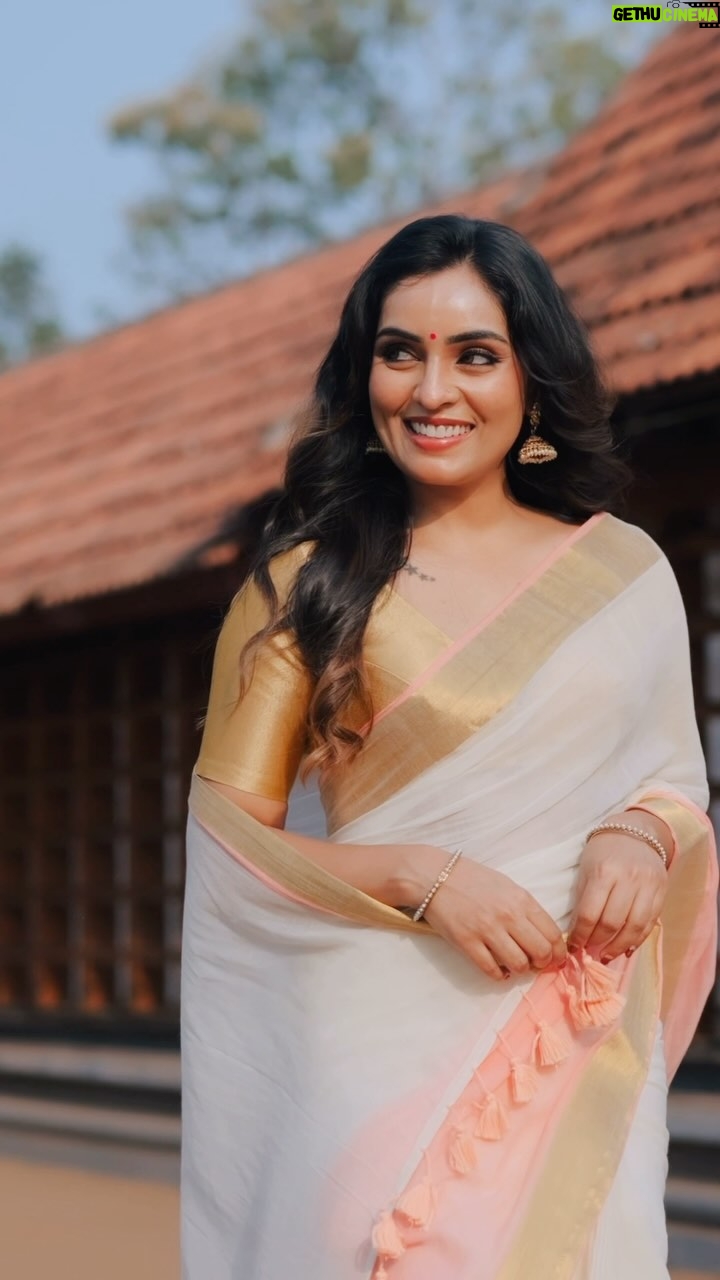 Nimmy Arun Gopan - 7.7K Likes - Presenting the first from “തങ്കക്കണി”, our Vishu series – a beautiful Handloom Mul Mul Cotton Kerala Kasavu Saree 🤍✨.
Light as a cloud, soft as a dream, and woven with tradition that feels like home.
A saree that speaks of simplicity, elegance, and the stories we carry. 🌿
💫 A Limited Edition classic—get yours before it’s gone. 🌿
DM us or WhatsApp at 91 90370 48009 to order.
#naayika #naayikabynimmyarungopan
#vishuedition #handloomsaree #limitededition
#timelesselegance