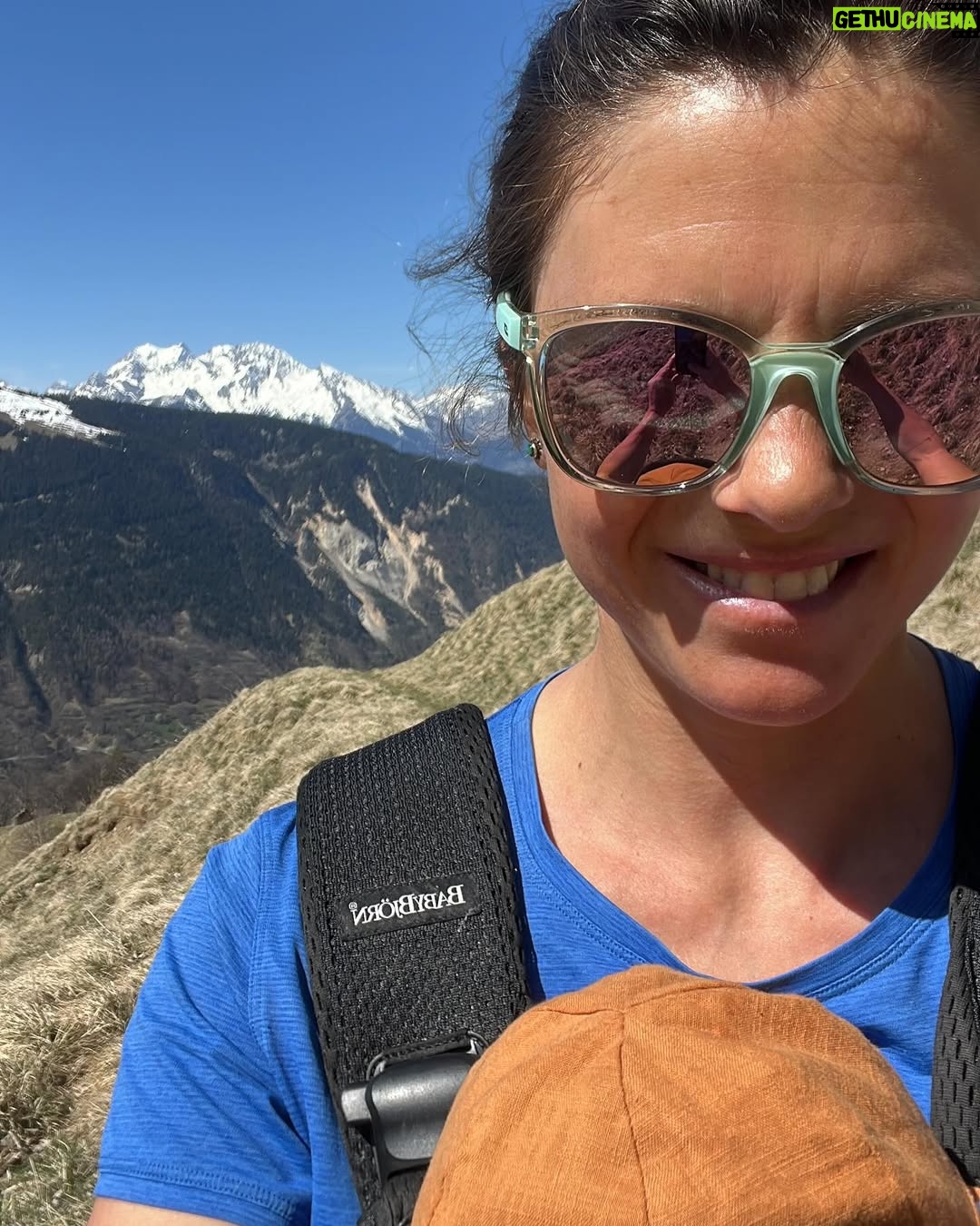 Nina Caprez - 2.6K Likes - Life recently with a 2 months and 2,5 years old. Managing to go back to climbing in a smooth way. Feeling damn lucky to have 2 awesome kids and a mega partner, friends and family I can always relay on!
Life is good!
@arcteryx @petzl_official @scarpa_world @namuk @gebana.official @julbo_eyewear