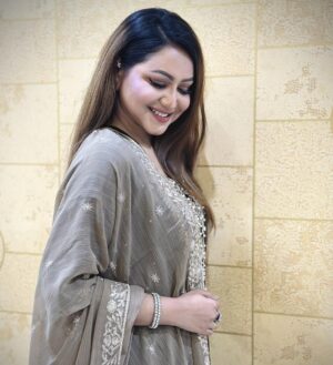Nishat Priom Instagram - Soft , serene , effortlessly beautiful ⚜️🌟🖤
#nishat _priom