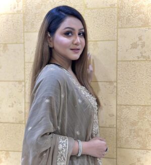 Nishat Priom Instagram - Soft , serene , effortlessly beautiful ⚜️🌟🖤
#nishat _priom