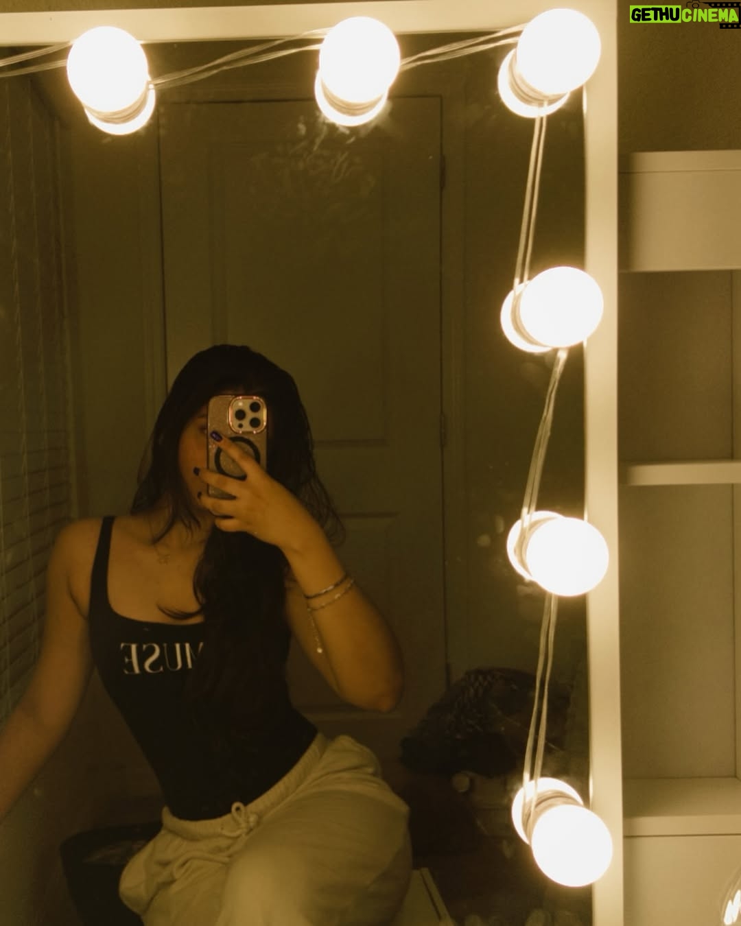 Nishika Lalwani - 1.1K Likes - 3:22 am 🍪🎀