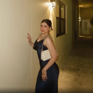 Nishika Lalwani Instagram - if the time is right 🎞️🧸🤎

wearing @shopandyours