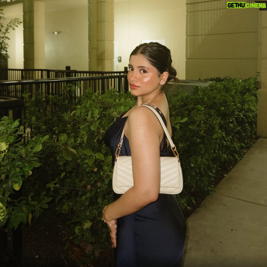 Nishika Lalwani - 1.9K Likes - if the time is right 🎞️🧸🤎
wearing @shopandyours