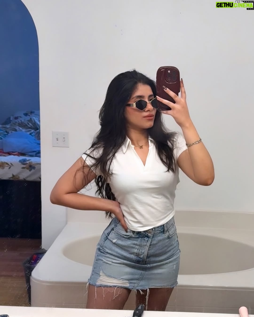 Nishika Lalwani - 3.3K Likes - Ready For Holi In The States 🇺🇸🛩️🪬