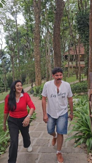 Nitha Promy Instagram - ഒന്നിനും സമ്മതിക്കില്ലെന്നു... ഇതിനാണോ  നീ അവിടെ  നിന്നത്....😜😃

📍@greenwoodsthekkady

#fun #reels #family #instagramreels #reels #instagramreels #reelsinstagram #trend #instagramers #promykuriakose #nithapromy #ronithpromy #reelitfeelit #instagood #malayali ##viral #mallu #mallugram #viralreels #shorts #viralvideos #instareels