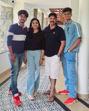 Nitha Promy Instagram - Happy Easter ....

#easter #2025 ##family #happiness #familypic #pic #picoftheday #instagram #instagramers #instagood #mallu #malayali ##mallugram ##instapost #instalike #promyfamily #photo #photooftheday