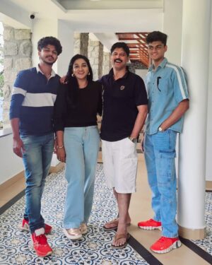 Nitha Promy Instagram - Happy Easter ....

#easter #2025 ##family #happiness #familypic #pic #picoftheday #instagram #instagramers #instagood #mallu #malayali ##mallugram ##instapost #instalike #promyfamily #photo #photooftheday