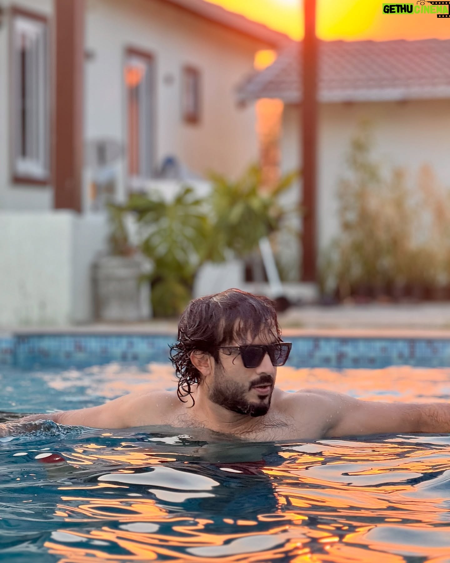 Nitya saxena - 47.4K Likes - The Hue of our lives ❤️❤️ @viyaofficial 😇🥰
@nitya.saxena1186 #anchorravi #princessviya #pooltime #daddysgirl #family