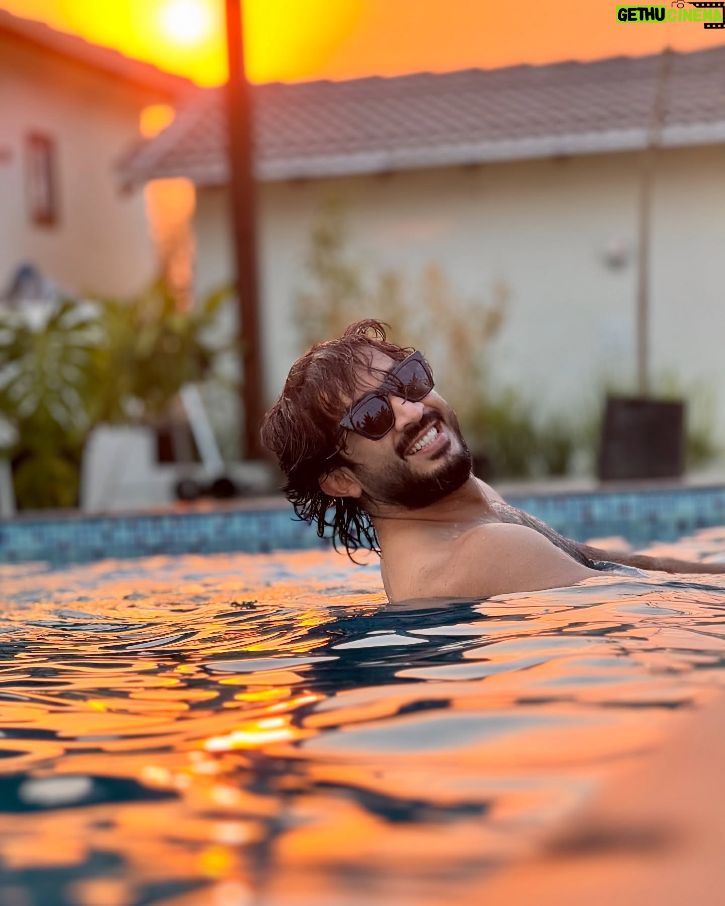 Nitya saxena - 47.4K Likes - The Hue of our lives ❤️❤️ @viyaofficial 😇🥰
@nitya.saxena1186 #anchorravi #princessviya #pooltime #daddysgirl #family