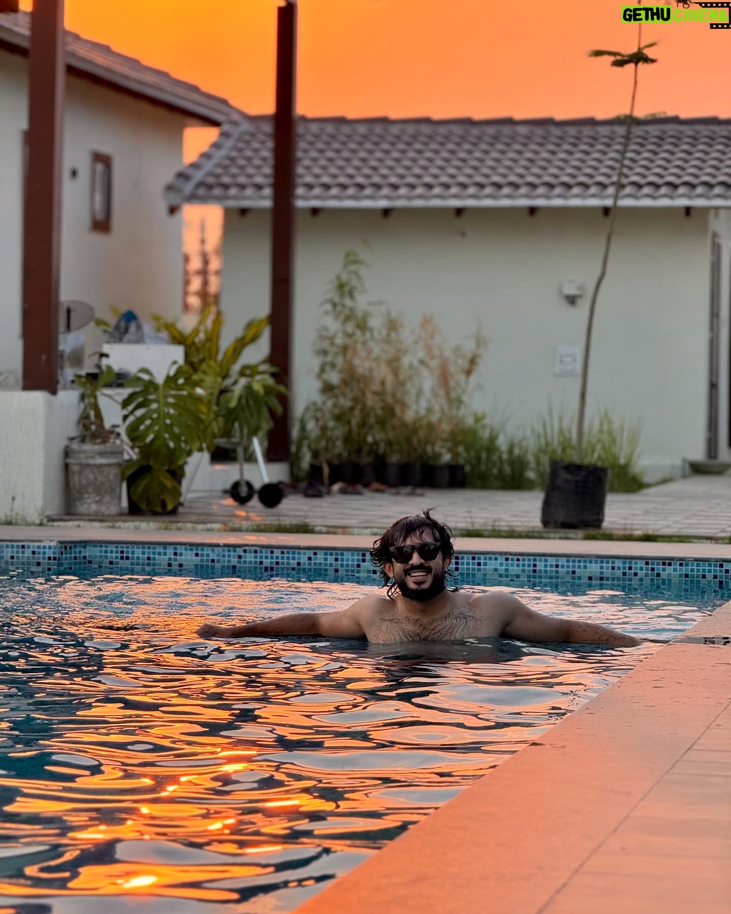Nitya saxena - 47.4K Likes - The Hue of our lives ❤️❤️ @viyaofficial 😇🥰
@nitya.saxena1186 #anchorravi #princessviya #pooltime #daddysgirl #family
