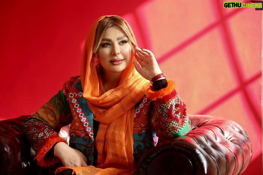 Niusha Zeighami - 3 Likes - ❤️🌼♥️🌼
روزهای سخت انسان رو
بزرگتر و قوی تر و تنهاتر میکنه
و من این احساس رو دوست دارم
#نیوشاضیغمی
#بازیگر