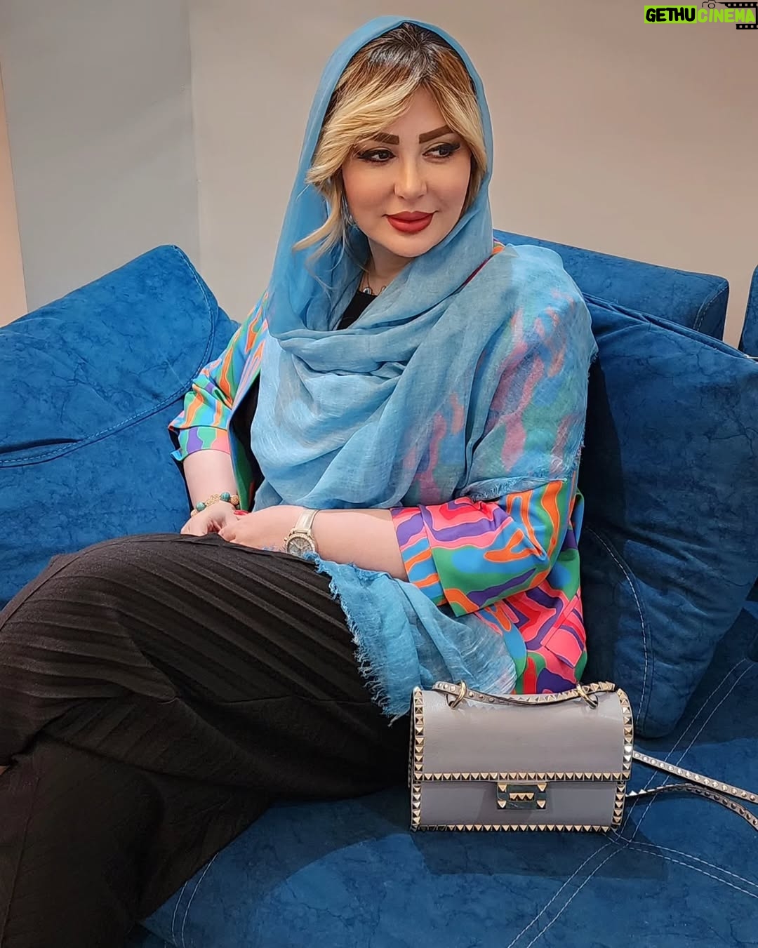 Niusha Zeighami - 3 Likes - .
زمان ارزشمند ترین دارایی یک انسانِ،
زمان و صبر ، خیلی چیزهارو به آدم یاد میده،
واقعیتِ خیلی از آدم هارو نمایان میکنه و تو رو تبدیل میکنه به کسی که هرگز فکرشو نمیکردی....✌️😊