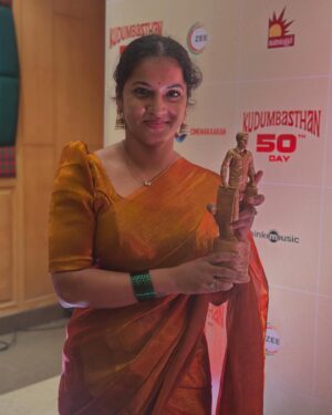 Nivedita Rajappan Instagram - Some Of Kudumbasthan celebrations 🎉 ❤️
I Have To Thank So Many People For Believing In Me, Shaping Me,Encouraging Me, Teaching Me So Many Things, Made Me Anitha That People Love And Connect.
Thank You @prasanna_balachandran1 @vinoths_offl @manikabali87 @saanve.megghana @guru_somasundaram @rajeshwarkaliswamy @saanvika_shree @themanoraj @cinemakaaran_off @designer_meera.m @sujithnsubramaniam @vaisaghh
You People Are The Reason For Everyone Loved Anitha..
Thank You So Much..!!❤️
#kudumbasthan #anitha #celebration #success