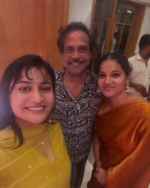 Nivedita Rajappan Instagram - Some Of Kudumbasthan celebrations 🎉 ❤️
I Have To Thank So Many People For Believing In Me, Shaping Me,Encouraging Me, Teaching Me So Many Things, Made Me Anitha That People Love And Connect.
Thank You @prasanna_balachandran1 @vinoths_offl @manikabali87 @saanve.megghana @guru_somasundaram @rajeshwarkaliswamy @saanvika_shree @themanoraj @cinemakaaran_off @designer_meera.m @sujithnsubramaniam @vaisaghh
You People Are The Reason For Everyone Loved Anitha..
Thank You So Much..!!❤️
#kudumbasthan #anitha #celebration #success