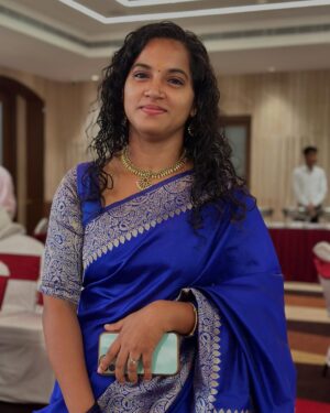 Nivedita Rajappan Instagram - Be Your Own Kind Of Beautiful..!!🌸
#saree #friends #smile #blue