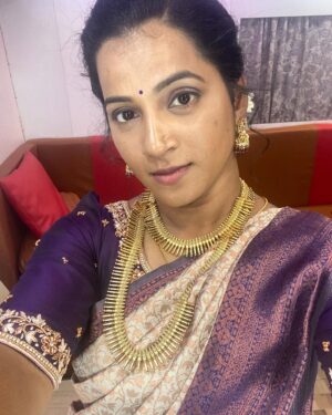 Nivedita Rajappan Instagram - The perks of being ANITHA
#anitha #kudumbasthan #shooting