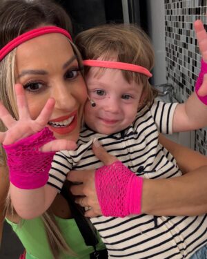 Noelia Marzol Instagram - Última función de @unviajeeneltiempook !
Gracias compañeros son lo más! Qué fortuna la mía! Los sentí parte de mi familia ❤️

@pedroalfonsoo @chavespauok @vivisacconeok @pachu_pena @sebaalmadaok 

Gracias @ezequielcorbo y @hoppefede por haberme convocado y por las lecciones de producción 😍

Hermoso viaje! Lo disfruté muchísimo

Gracias @agenciaab siempre! las amo
