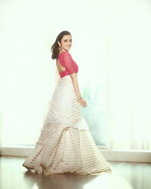 Nuveksha Instagram - 🦢❦ @devraagh 

@gohil_jeet @styled_by_arundev