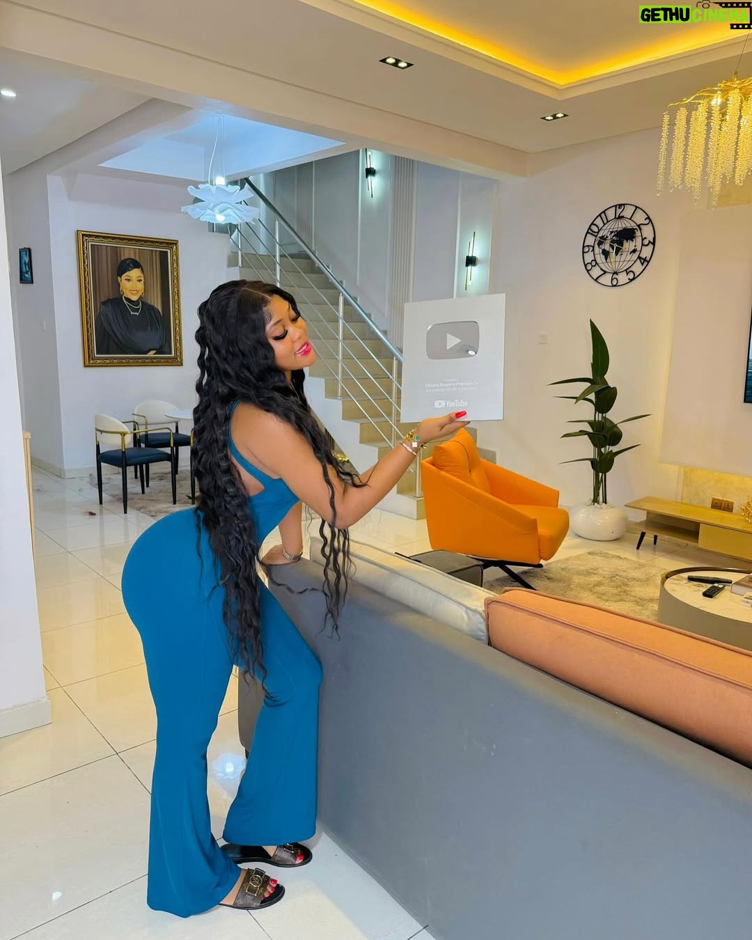 Nwaoha Chioma Blessing - 60.7K Likes - Received my YouTube recognition Plaque A month ago 🥰.. Finally took picture with it 🙈 and I’m super excited💃
We almost at 200k subscribers Now .. All I can say is “ You guys are my Real MVPS 🔥💋….. Thank you and God bless you 😘 @chioma_nwaoha_premuimtv ☺️🔔🔔
Jumpsuit Available @getslimby_spanky