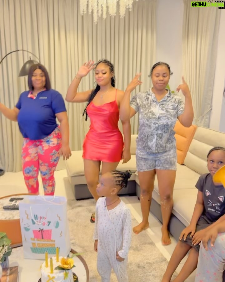 Nwaoha Chioma Blessing - 80.9K Likes - Yesterday was for my Immediate Elder sister @nwaoha_vivian ❤️ and @victor.nwaoha_ . But Victor spent his day in another city 🥺
Enjoy the slides … We had so much fun 🤩.
@laposh_hairways I love you big sis 😍
Last slide got me Emotional 🥺…
MUA @zionztouch