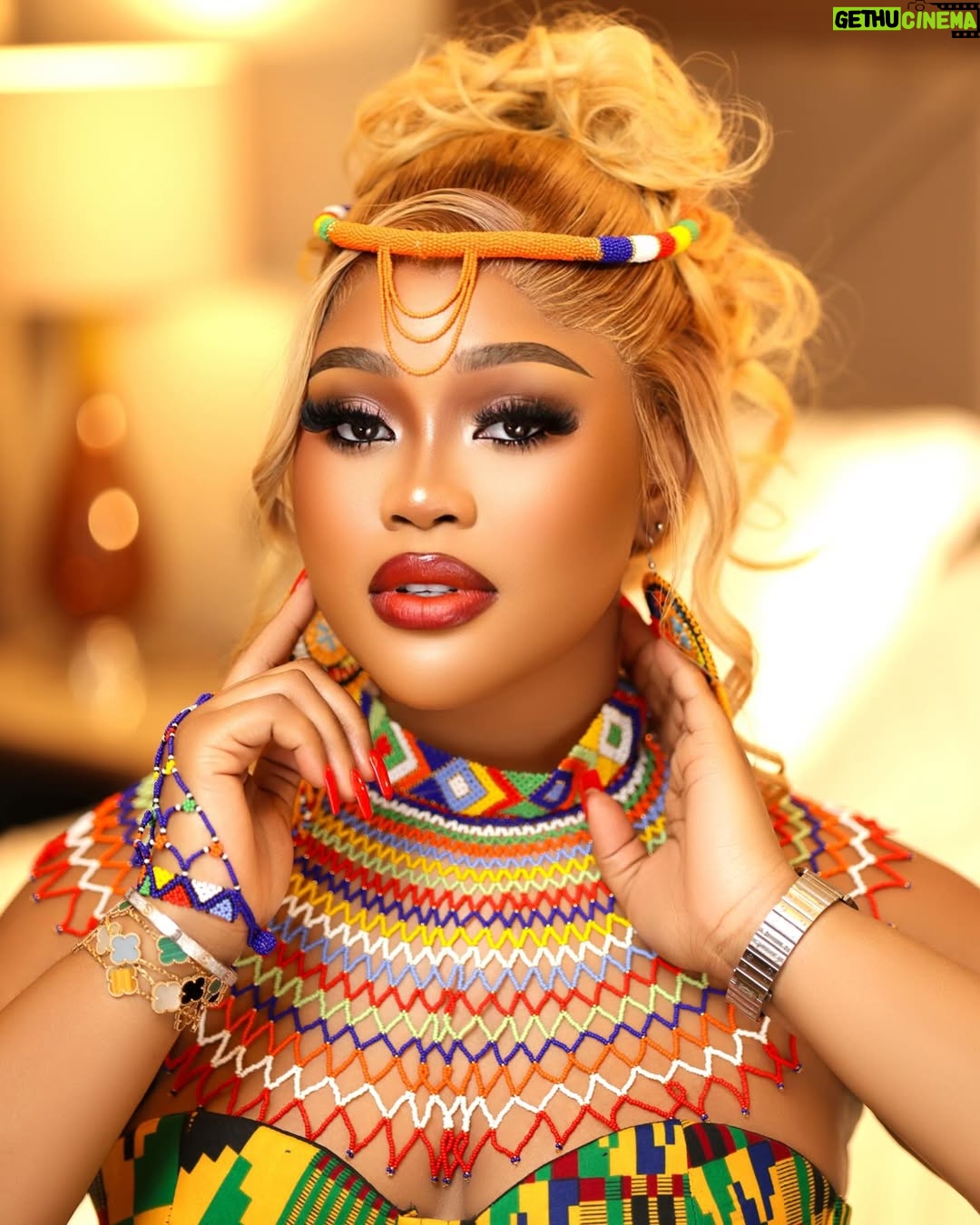 Nwaoha Chioma Blessing - 58.7K Likes - Face of Soweto Festival Came , Ate and left no crumbs 👑🥰🔥….
Super Proud of my Elder brother 💃 @celebritymanager_
@sowetofest Season 1 was a Huge success 🙌🥳
Hair styled @bobokingnard
Styled @luztocreations
Photography @no_bad_shots