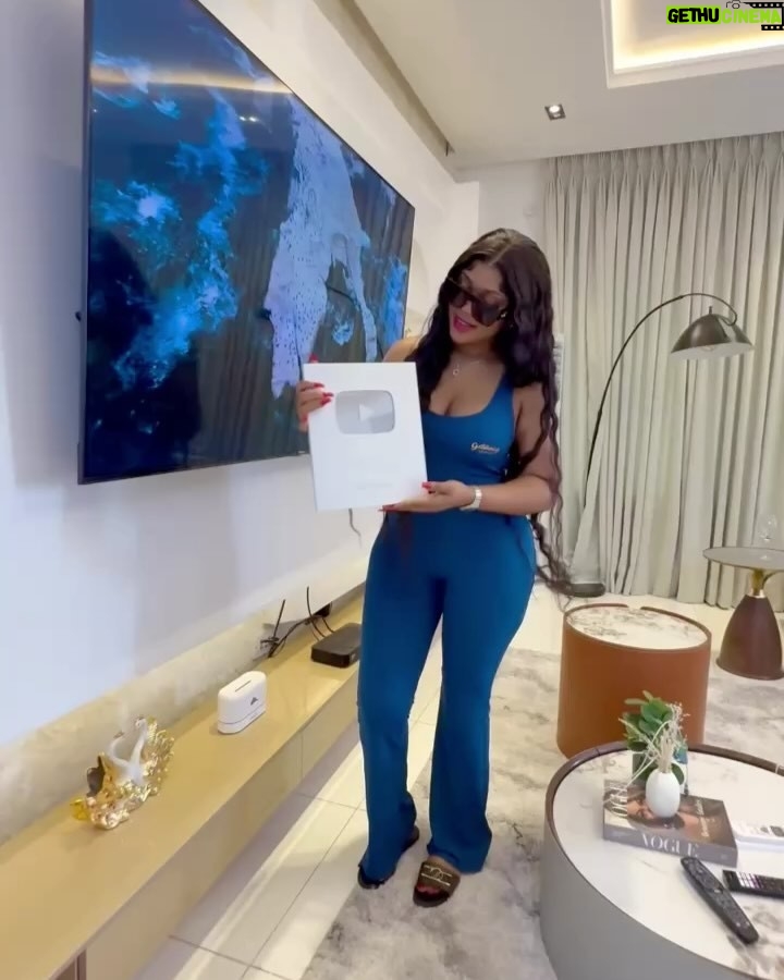 Nwaoha Chioma Blessing - 60.7K Likes - Received my YouTube recognition Plaque A month ago 🥰.. Finally took picture with it 🙈 and I’m super excited💃
We almost at 200k subscribers Now .. All I can say is “ You guys are my Real MVPS 🔥💋….. Thank you and God bless you 😘 @chioma_nwaoha_premuimtv ☺️🔔🔔
Jumpsuit Available @getslimby_spanky