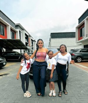 Nwaoha Chioma Blessing Instagram - My Gang for a Reason 🥰🔥❤️….. 

Having the best time of my life since my kids came around for holiday 💃💃💃…. I Love them so much 🥺❤️❤️❤️❤️

Flat tummy tea Available @getslimby_spanky . Absolute best for Detoxification ✅