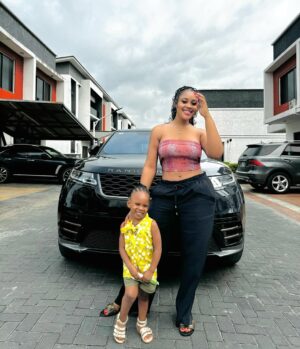 Nwaoha Chioma Blessing Instagram - My Gang for a Reason 🥰🔥❤️….. 

Having the best time of my life since my kids came around for holiday 💃💃💃…. I Love them so much 🥺❤️❤️❤️❤️

Flat tummy tea Available @getslimby_spanky . Absolute best for Detoxification ✅