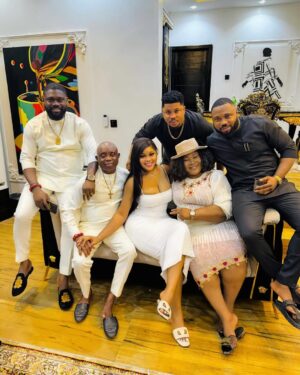 Nwaoha Chioma Blessing Instagram - Memories Will Last Forever 🥰… Always make out time to Create one 💯…. My family, my Everything ❤️💃

Congratulations to my bro @celebritymanager_ . Latest House Owner in the city 🔥. It was an Amazing Celebration 🎉