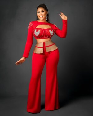 Nwaoha Chioma Blessing Instagram - Happy Valentine’s Day my Lovers 🌹💯… 
The constant support and Love you all show my BRAND and MOVIES is what I can never take for granted…. 

If you see this Post . I love you ❤️😘…

Styled @finieecouture