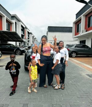 Nwaoha Chioma Blessing Instagram - My Gang for a Reason 🥰🔥❤️….. 

Having the best time of my life since my kids came around for holiday 💃💃💃…. I Love them so much 🥺❤️❤️❤️❤️

Flat tummy tea Available @getslimby_spanky . Absolute best for Detoxification ✅
