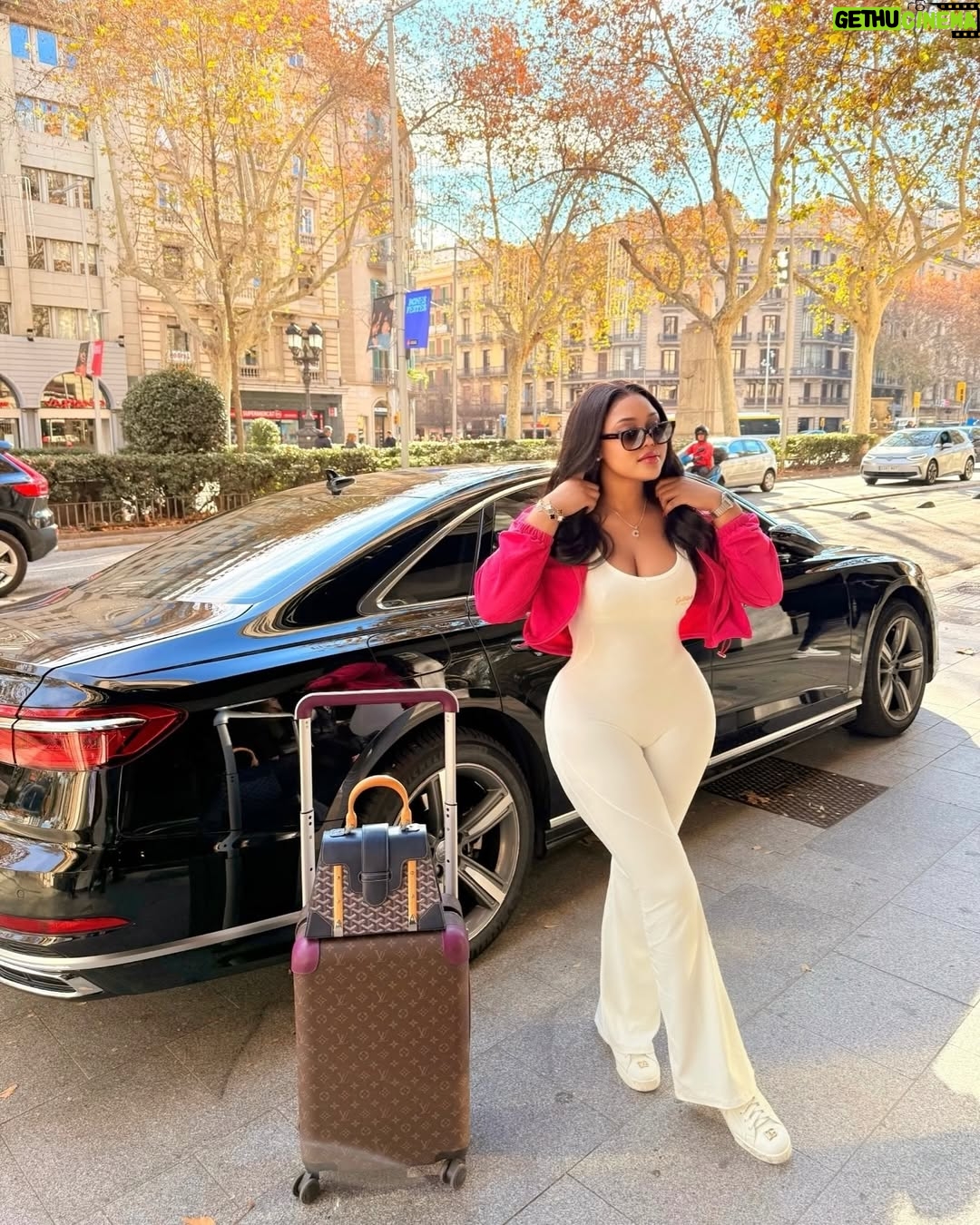 Nwaoha Chioma Blessing - 86.2K Likes - This Year Smells Like Money 🥰 and More Money 💰 Already💃💃🥳🥳🙏..
Travel Set from my Brand @getslimby_spanky
Available in Different Colors 👌❤️..
Wishing you all Prosperous Months Ahead 🙏🙌