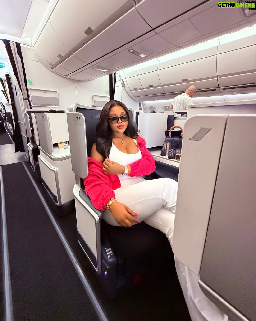Nwaoha Chioma Blessing - 86.2K Likes - This Year Smells Like Money 🥰 and More Money 💰 Already💃💃🥳🥳🙏..
Travel Set from my Brand @getslimby_spanky
Available in Different Colors 👌❤️..
Wishing you all Prosperous Months Ahead 🙏🙌