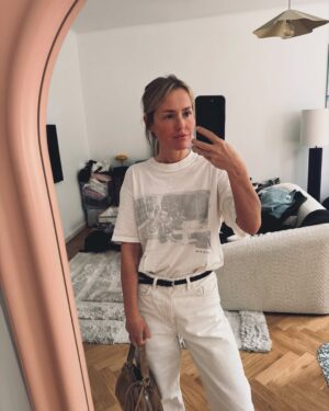 Olga Frycz Instagram - kwiecień/maj 

🪻

•biała sukienka @the_odderside 
•kowbojki i beżowa torebka @mako.store