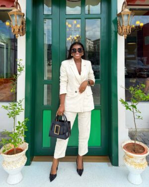 Omowumi Dada Instagram - Dressed for a date with the Lover of my soul ā JESUSā¤ļøš„°
Drop a ā¤ļø emoji if God has been good to youšš¾
#happysunday #omowunmidada #childofgrace #sunday #actor #jesusbaby