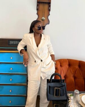 Omowumi Dada Instagram - Dressed for a date with the Lover of my soul ā JESUSā¤ļøš„°
Drop a ā¤ļø emoji if God has been good to youšš¾
#happysunday #omowunmidada #childofgrace #sunday #actor #jesusbaby