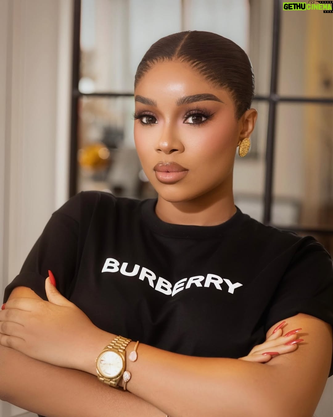 Onyi Alex - 47.5K Likes - Pick your favorite slide?????? ♥️🌹
Blessed new week fam🙏🏻 #authenwa❤️
Slowly but surely ✅
Last slide movie title: Native baddie😂
💄 @bibyonce 🌹
Please don’t forget to subscribe to onyiialextv 🌹
#onyiialextv #onyiialexx