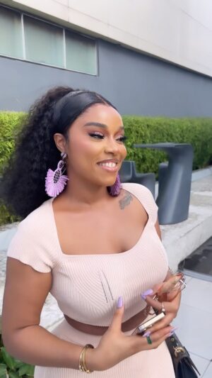 Onyi Alex Instagram - Causal Tuesday 😉😜

Oya which of my movies are you seeing tonight?❤️

~~outfit @trendsbyjenny ❤️✅