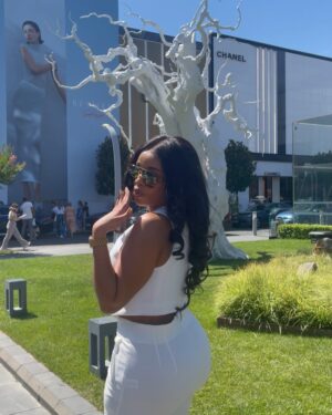 Onyi Alex Instagram - Pick your fav slide .. 😉♥️

Authe Nwachinemere 🕊️

It only gets better ✅ #onyiialexx