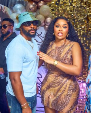 Onyi Alex Instagram - TAG WHO YOU SEE ❤️

Take me back 😉🥳
Makeup @bare2beauty 
Outfit @stitchesbyandra