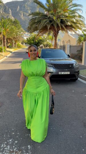 Onyi Alex Instagram - Isaiah 45:2 💚

I will go before you and will level the mountain, I will break down gate of bronze and cut through bars of iron.🙏🏻