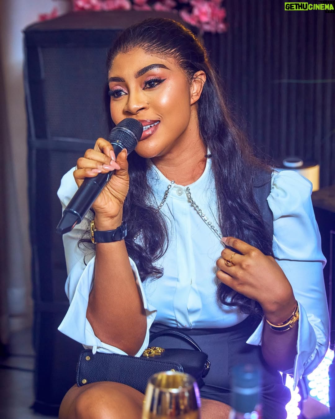 Onyi Alex - 115.7K Likes - TAG WHO YOU SEE ❤️
Take me back 😉🥳
Makeup @bare2beauty
Outfit @stitchesbyandra
