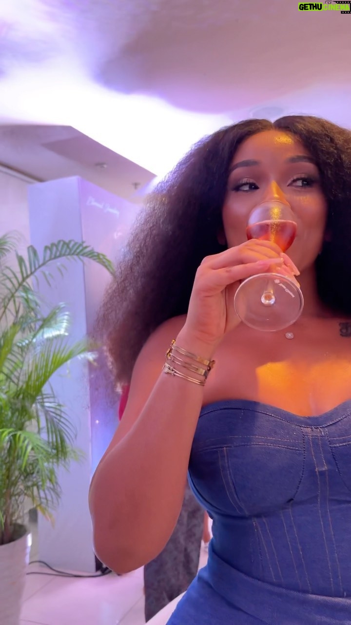 Onyi Alex - 65K Likes - Everything the 🎶 said… 🥂
~🎶 @iamkingpromise 🌹