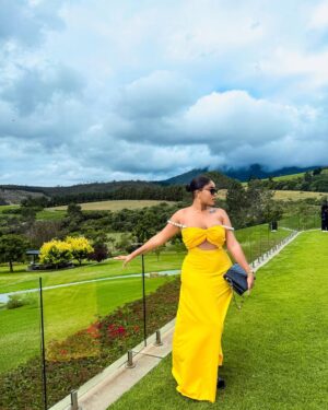 Onyi Alex Instagram - Last slide for slide for me💛💚💐

AutheNwa💛
Outfit @lillyssecret_ 🔥

Please follow my Facebook page= OnyiialexTV