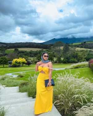 Onyi Alex Instagram - Last slide for slide for me💛💚💐

AutheNwa💛
Outfit @lillyssecret_ 🔥

Please follow my Facebook page= OnyiialexTV