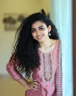 Padeni Kumar Instagram - நான்❤️
.
📸 @vishal_ravichandran_ @shadow_lightphotography #padinekumar #simplicity #lover #curly #fun #tradition #smile