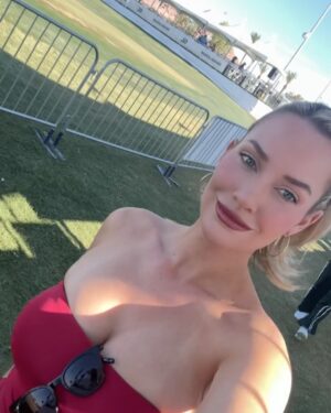 Paige Spiranac Instagram - Great day watching some amazing golf day 1 at the @grassleague! Excited for day 2⛳️

Follow @grassleague to see all the action during my takeover!